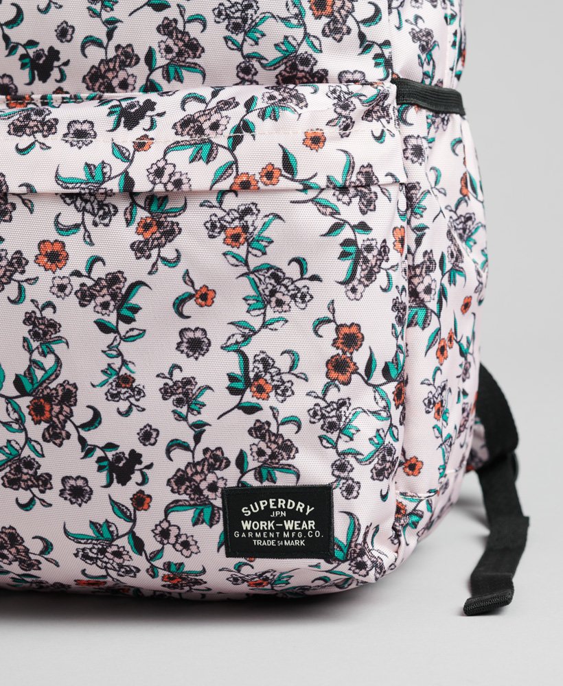 mochila montana estampada com flores rosa