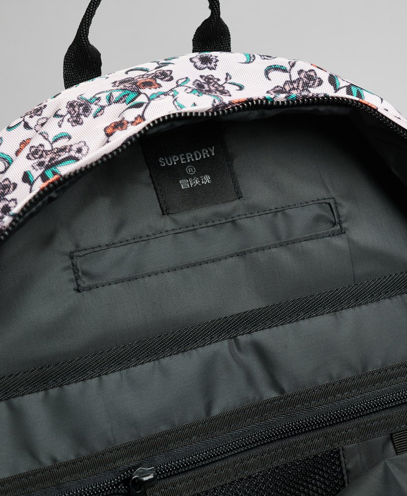 mochila montana estampada com flores rosa