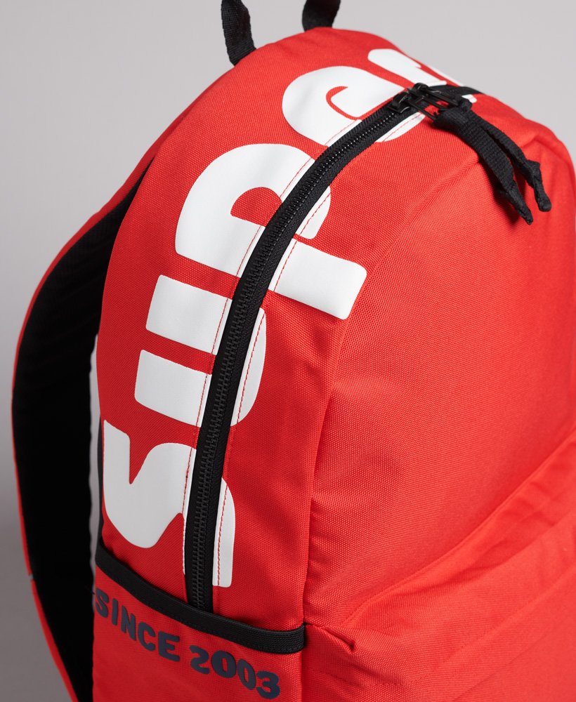 mochila vintage terrain montana na cor vermelho maçã