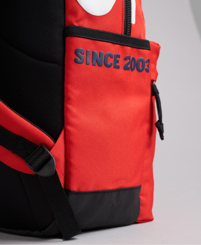 mochila vintage terrain montana na cor vermelho maçã