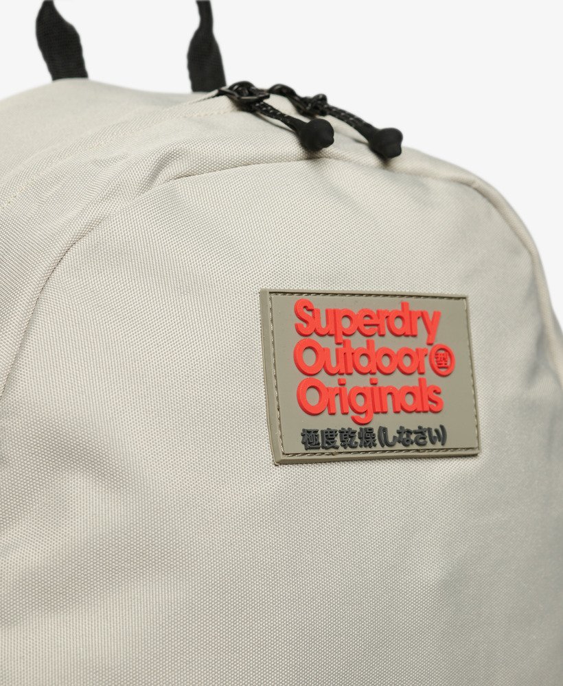 mochila montana clássica na cor bege pelicano