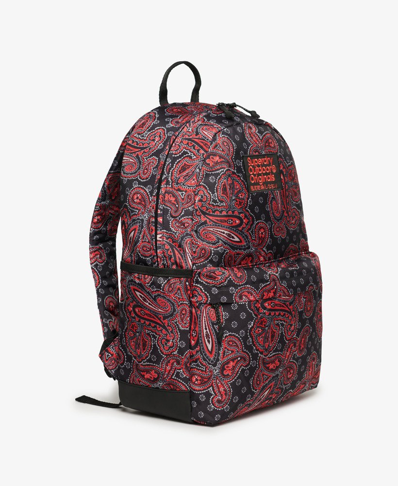 mochila montana estampada em padrão paisley vintage preto.