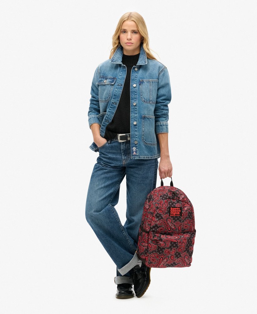 mochila montana estampada em padrão paisley vintage preto.