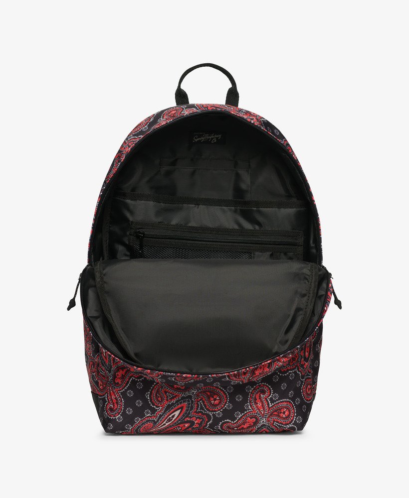 mochila montana estampada em padrão paisley vintage preto.