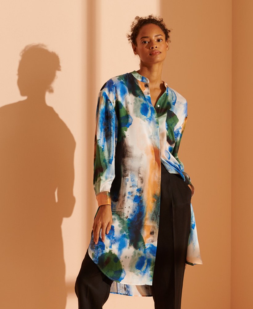 vestido camisa de seda de edição limitada com estampa aquarela.