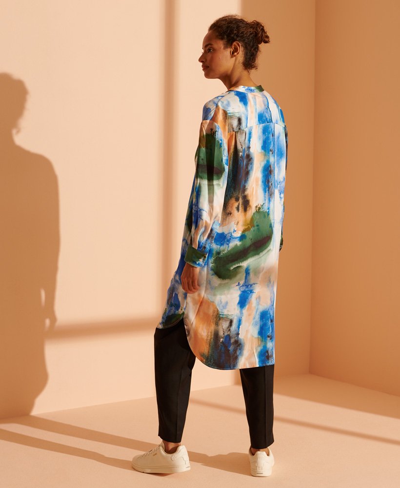 vestido camisa de seda de edição limitada com estampa aquarela.