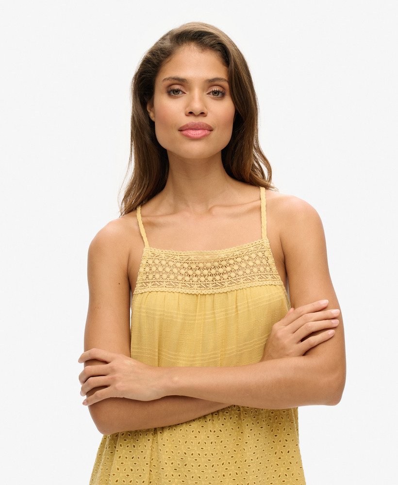 vestido longo vintage de renda com alças finas na cor amarelo limão.