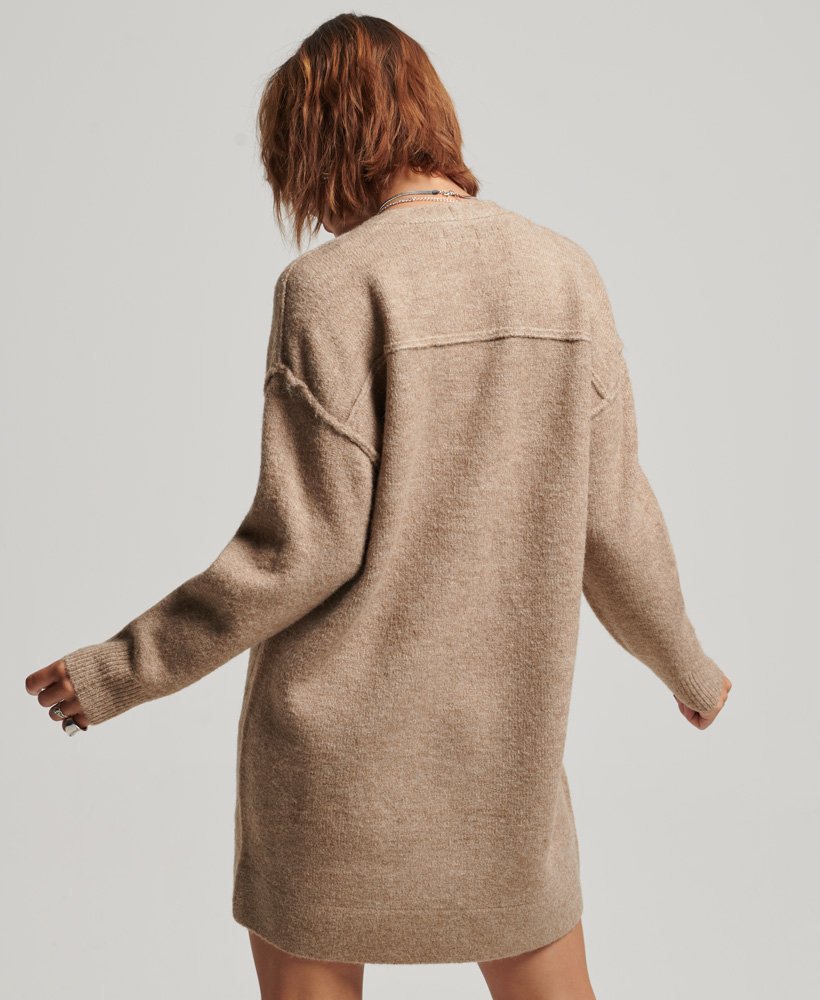 vestido suéter de malha com decote em v na cor camelo escuro mesclado.