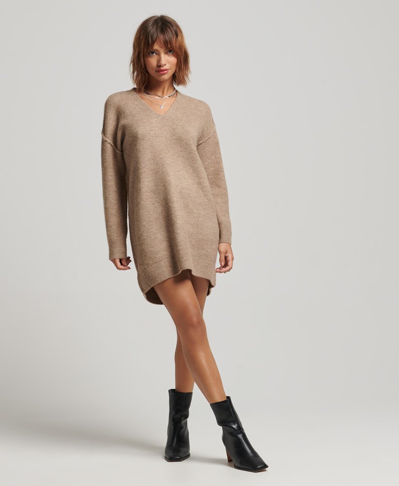 vestido suéter de malha com decote em v na cor camelo escuro mesclado.