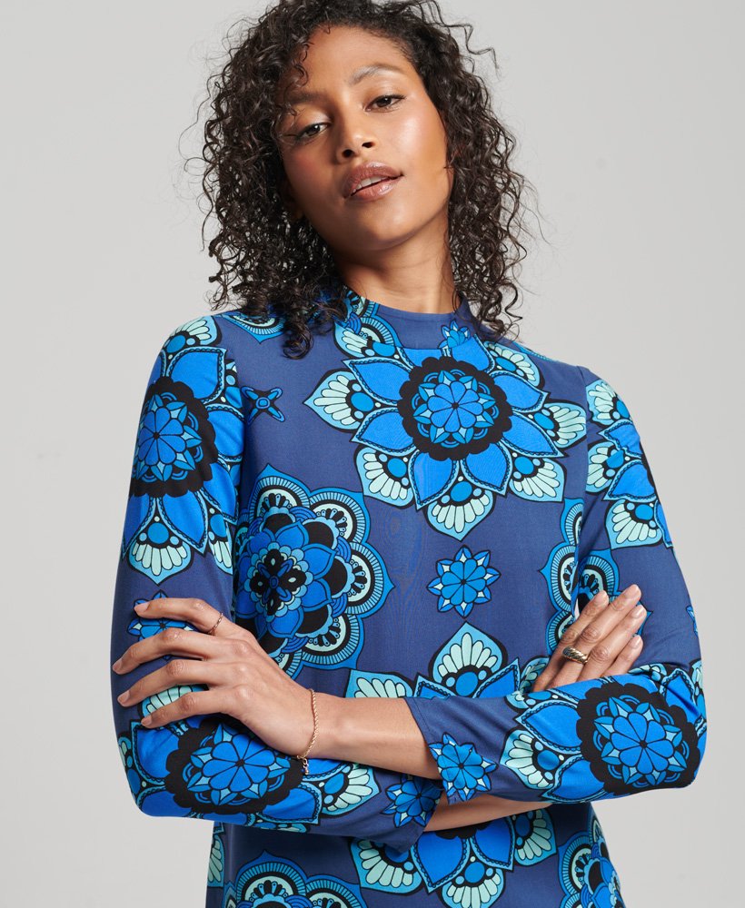 vestido curto estampado de manga comprida em azul psicodélico