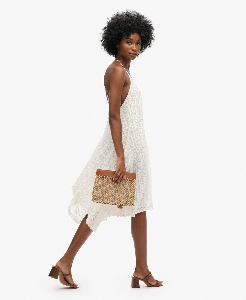 vestido midi todo em renda na cor branco off-white.
