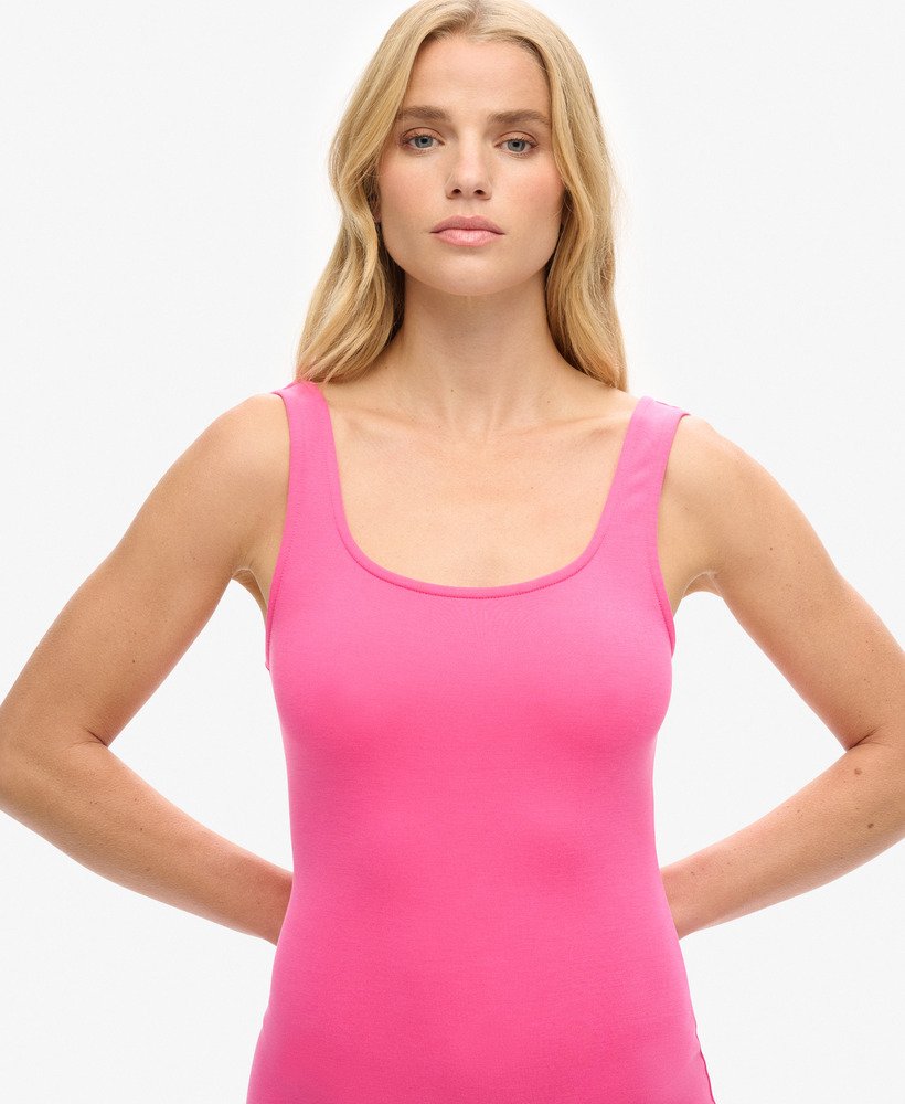 vestido midi de malha com decote quadrado na cor rosa framboesa sorvete.