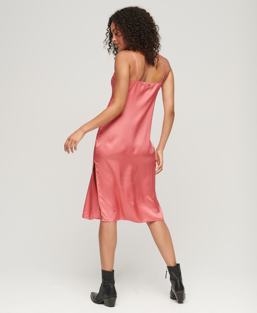 vestido midi de cetim com alças finas em rosa malva brilhante
