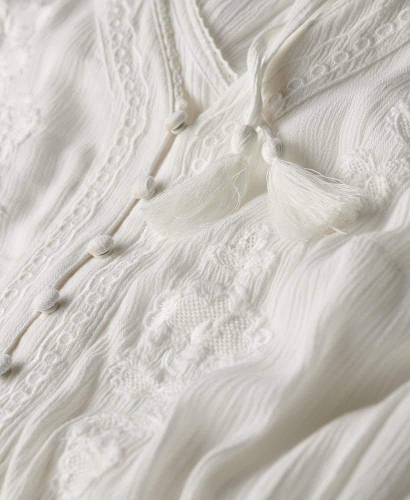vestido midi bordado em camadas na cor branco off-white.