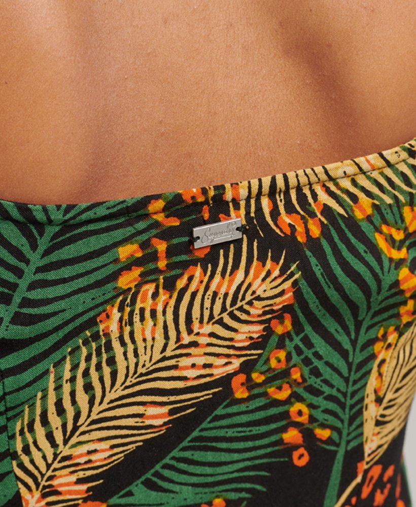 vestido midi de alcinha com estampa de folha de palmeira dourada e botões.