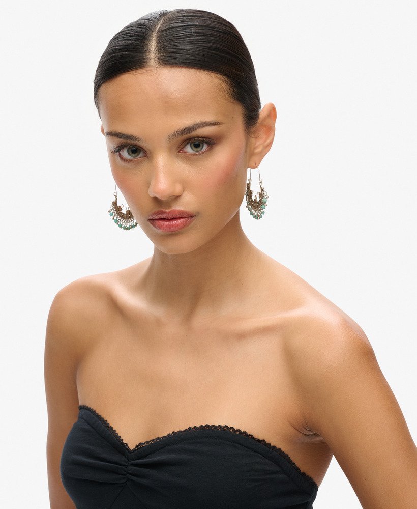 vestido curto bandeau de renda estilo anos 50 na cor preta.