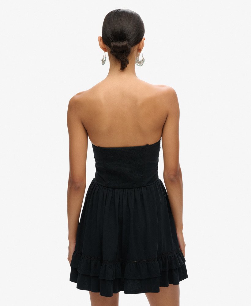 vestido curto bandeau de renda estilo anos 50 na cor preta.
