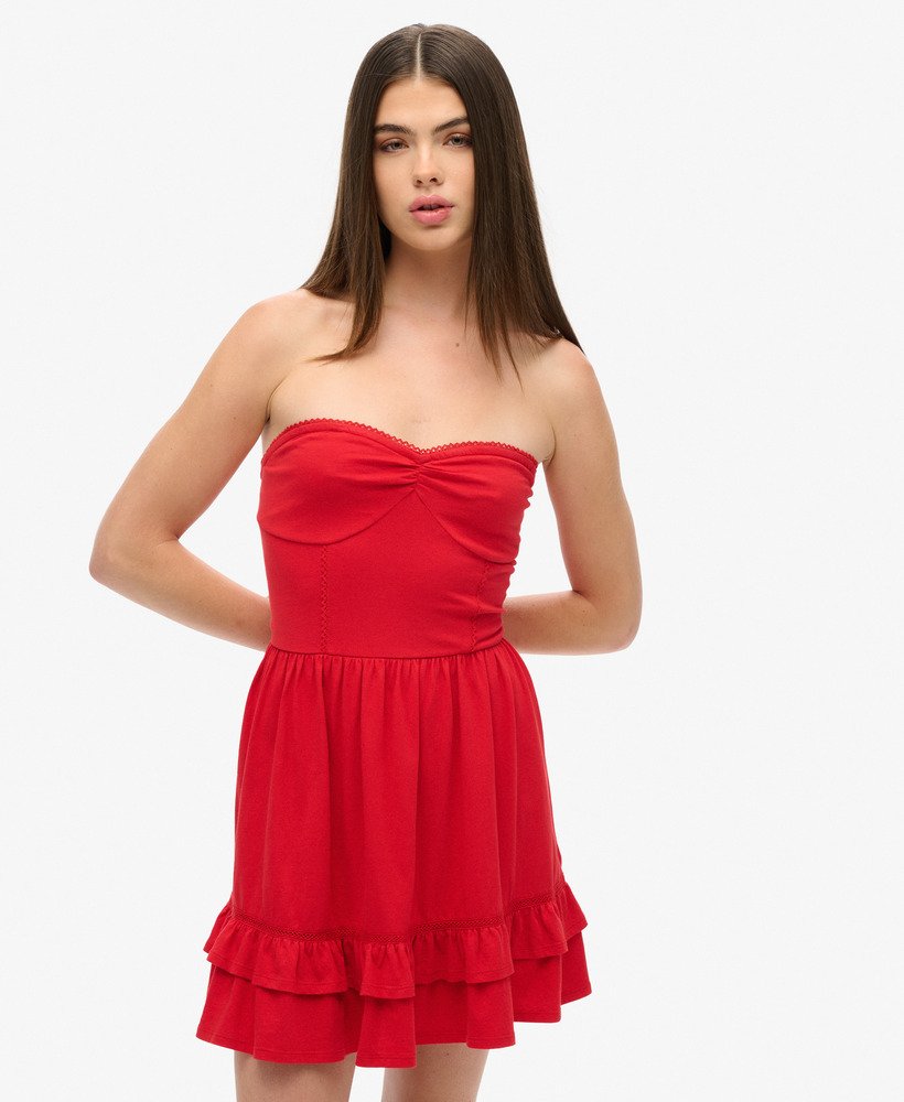 vestido curto bandeau de renda estilo anos 50 na cor vermelho risco.