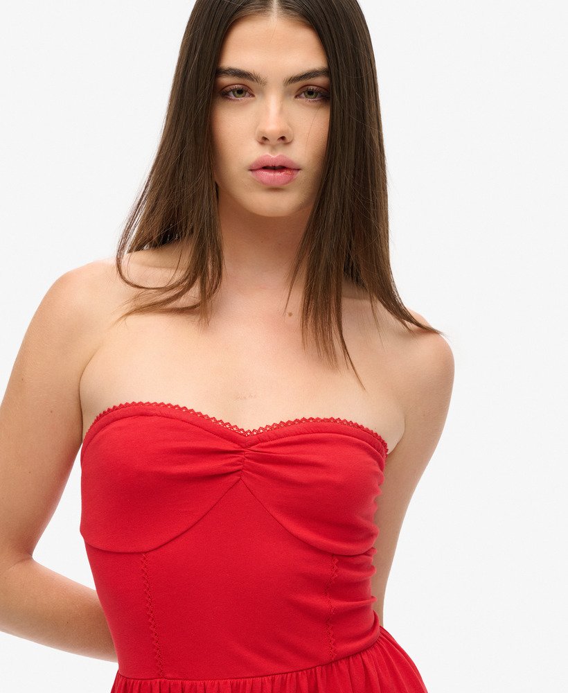 vestido curto bandeau de renda estilo anos 50 na cor vermelho risco.