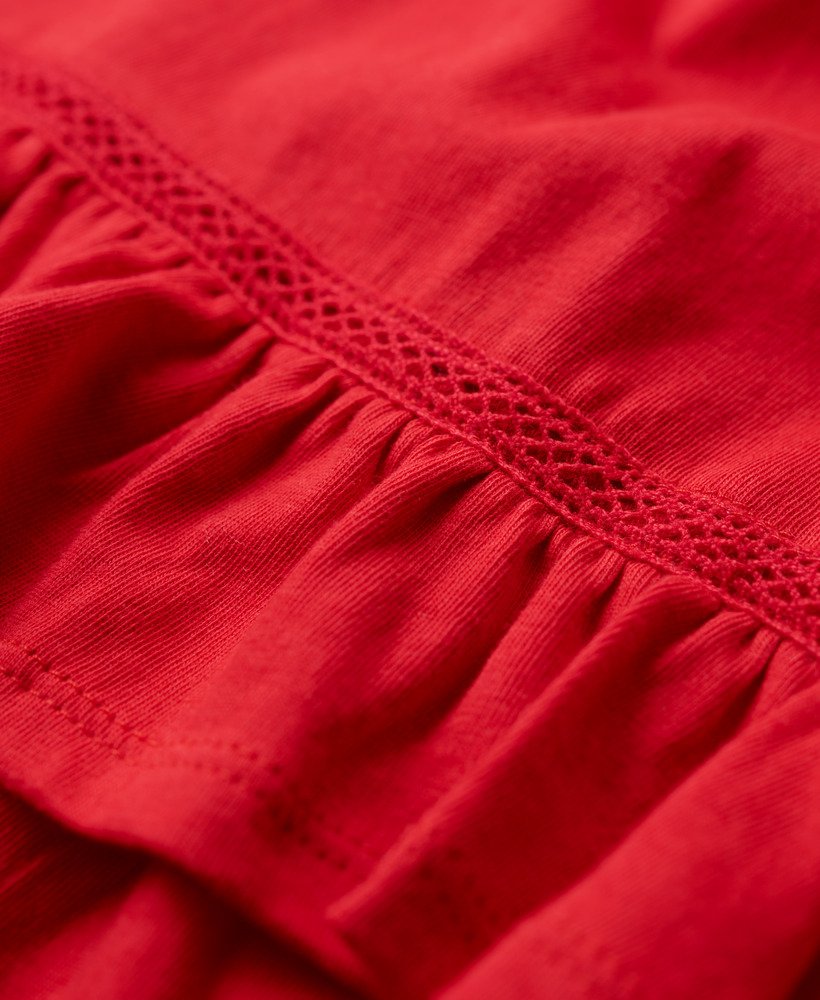 vestido curto bandeau de renda estilo anos 50 na cor vermelho risco.