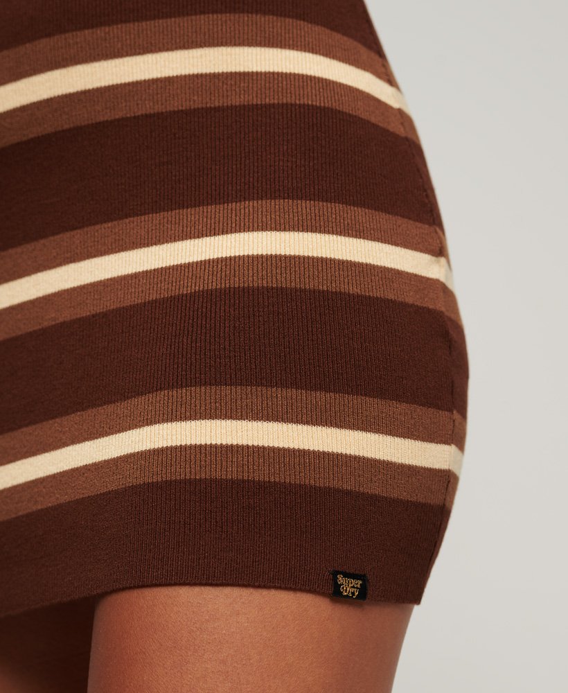 vestido curto de malha fina estilo regata na cor marrom bisãomarzipã