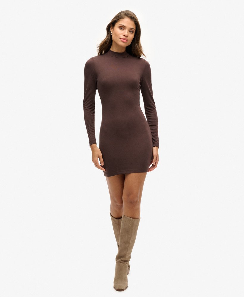 vestido curto de malha com gola alta e mangas compridas na cor marrom púrpura