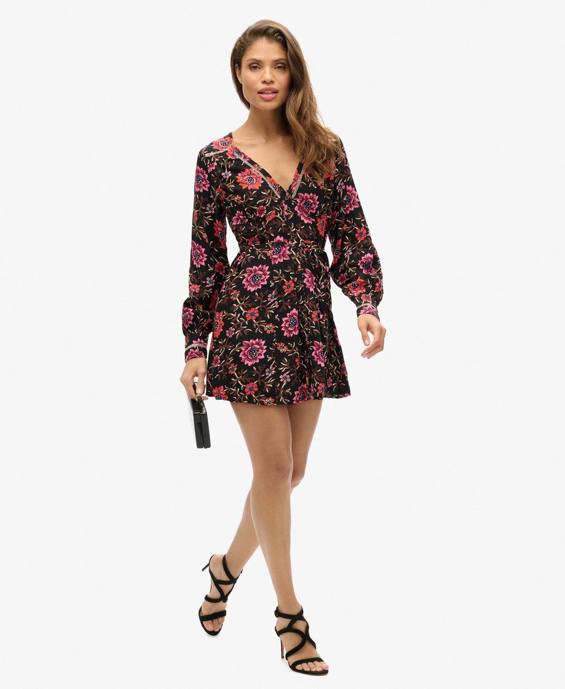 vestido curto de chá com decote em v e estampa floral mori marrom.