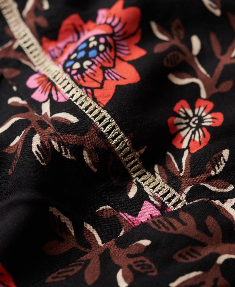 vestido curto de chá com decote em v e estampa floral mori marrom.
