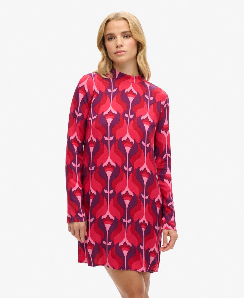 vestido curto estampado com tulipas rosa e mangas compridas