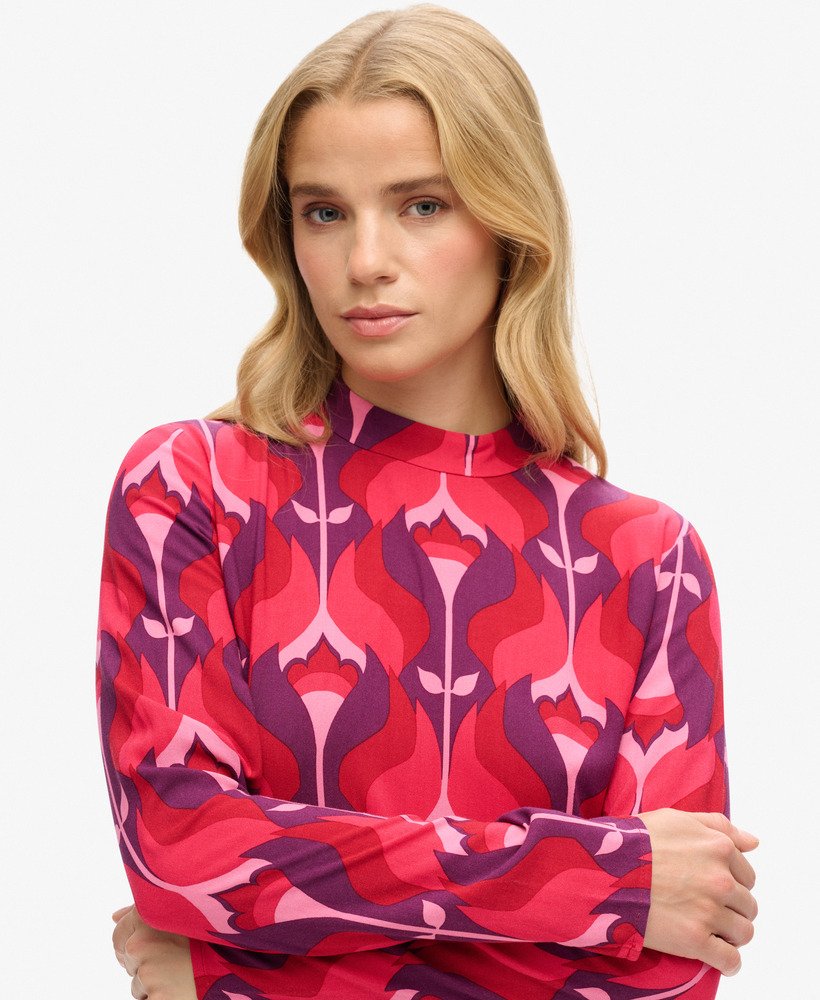vestido curto estampado com tulipas rosa e mangas compridas
