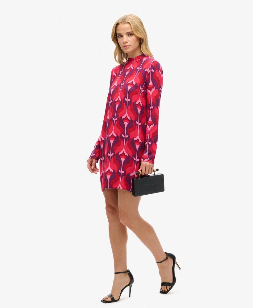 vestido curto estampado com tulipas rosa e mangas compridas