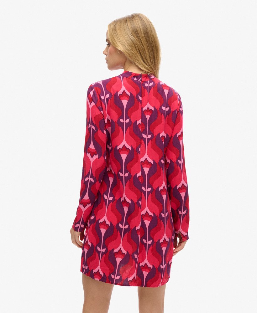 vestido curto estampado com tulipas rosa e mangas compridas
