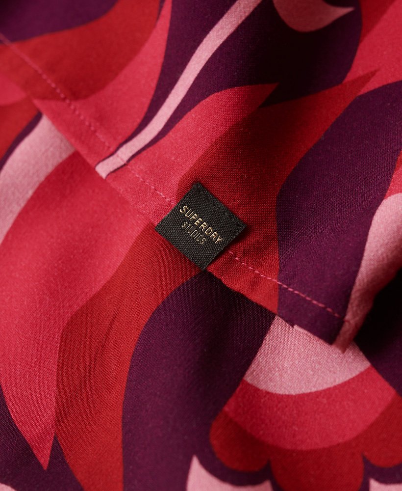 vestido curto estampado com tulipas rosa e mangas compridas
