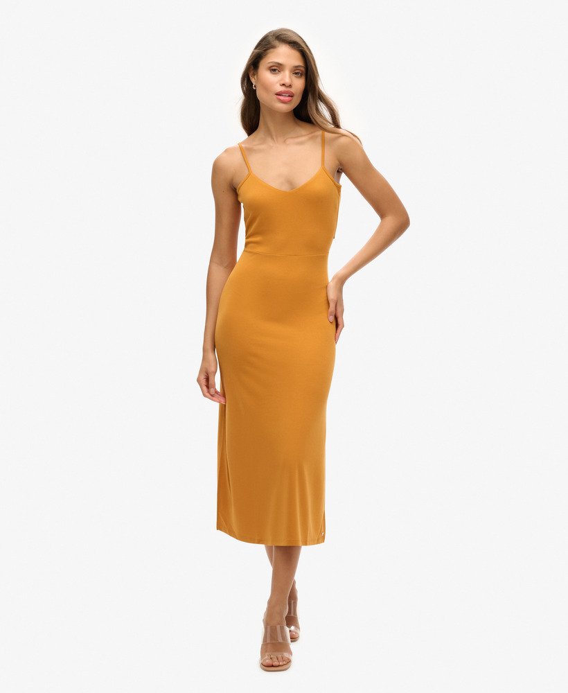 vestido de malha com costas abertas na cor ocre tradicional.