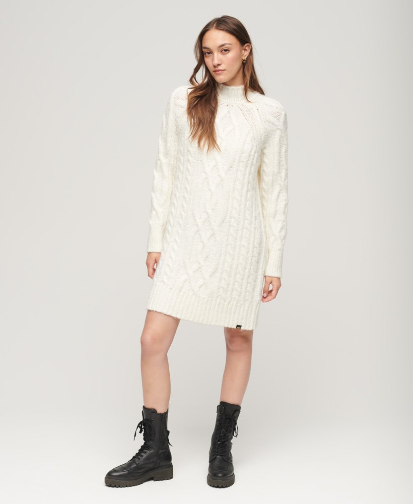 vestido suéter de gola alta em tricô trançado na cor branco off-white.