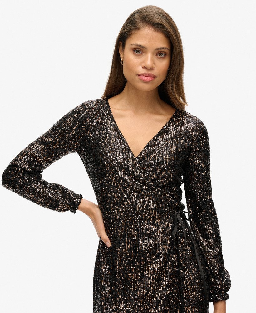 vestido longo envelope com lantejoulas em cobrepreto