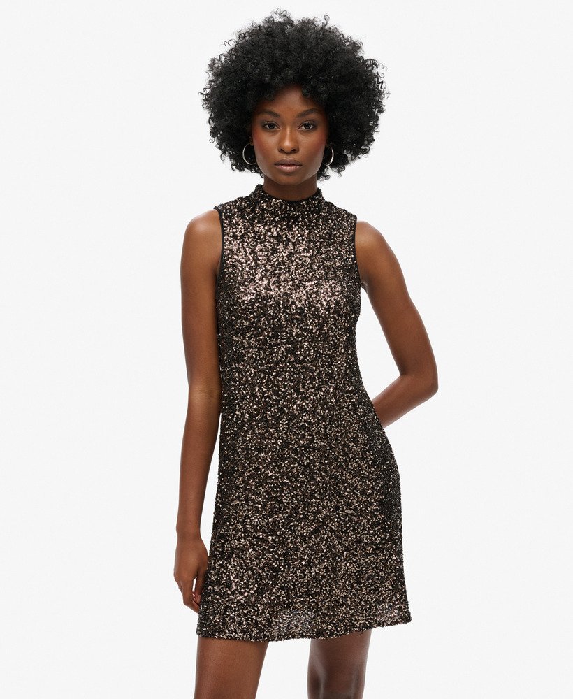 vestido curto evasê sem mangas com lantejoulas em bronze e mega lantejoulas