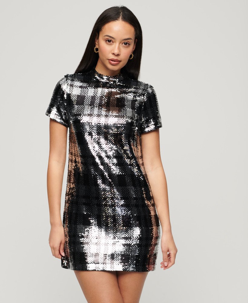 vestido camiseta de gola alta com lantejoulas em estampa xadrez.