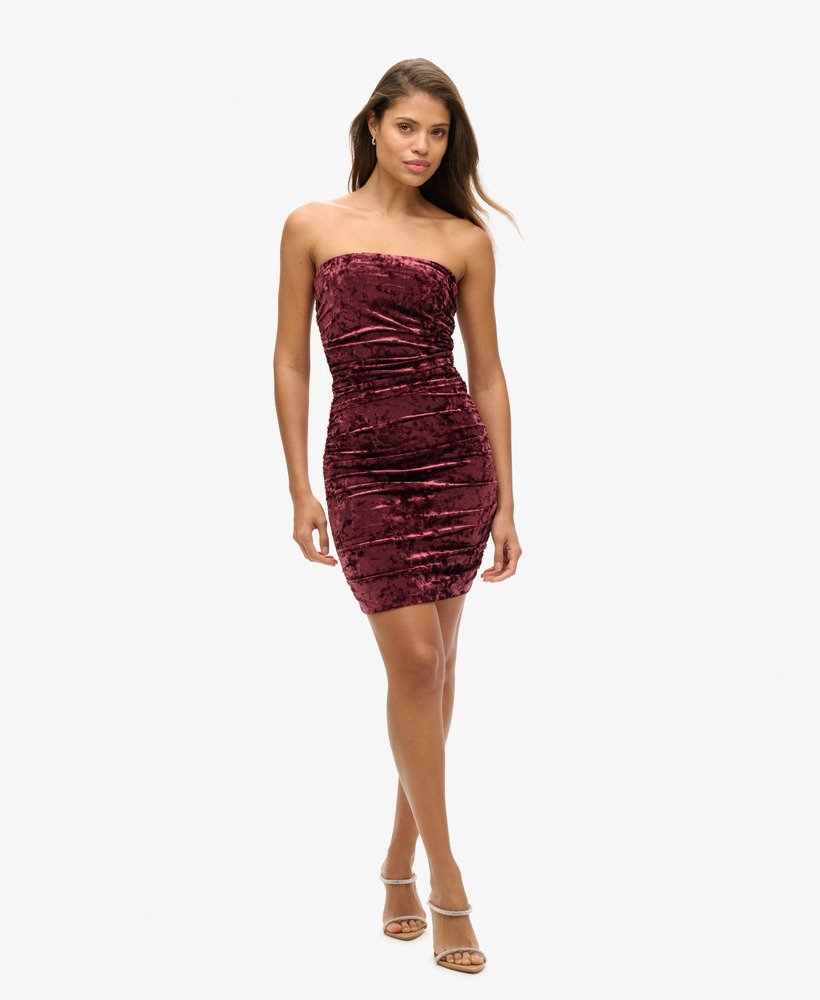 vestido curto bandeau de veludo na cor bordô.