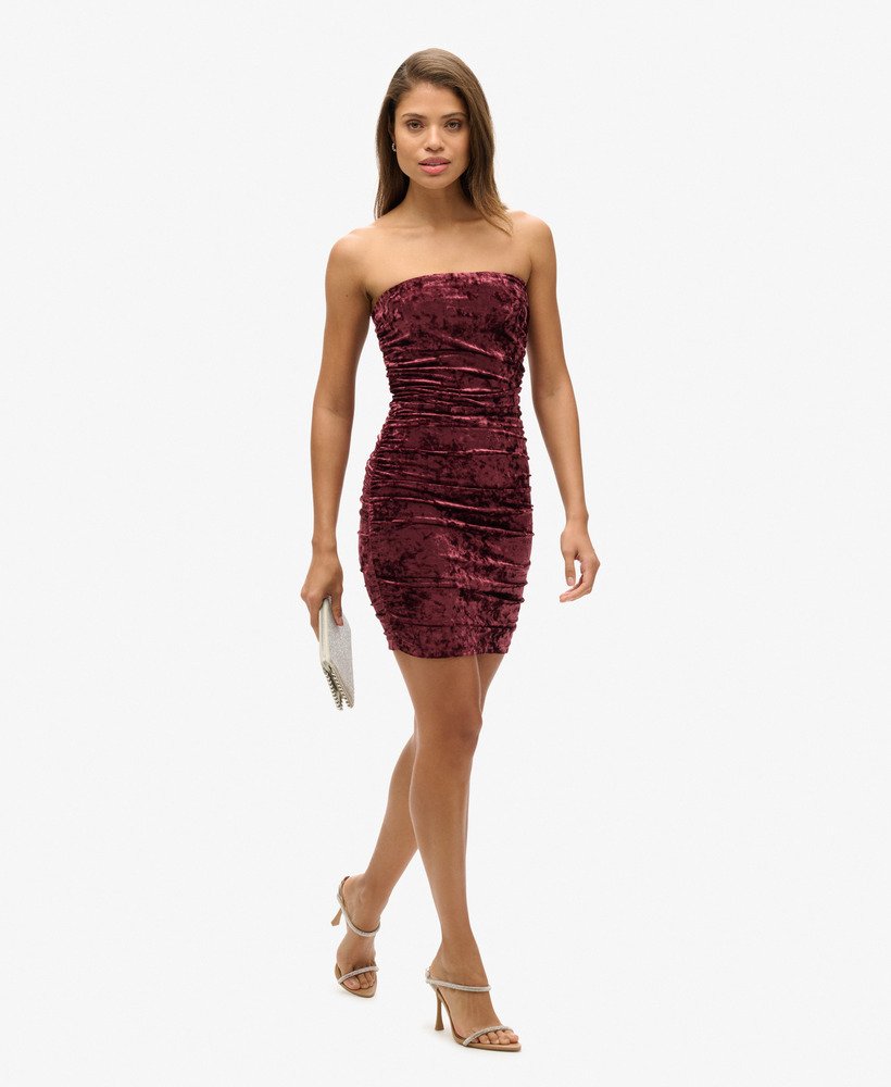 vestido curto bandeau de veludo na cor bordô.