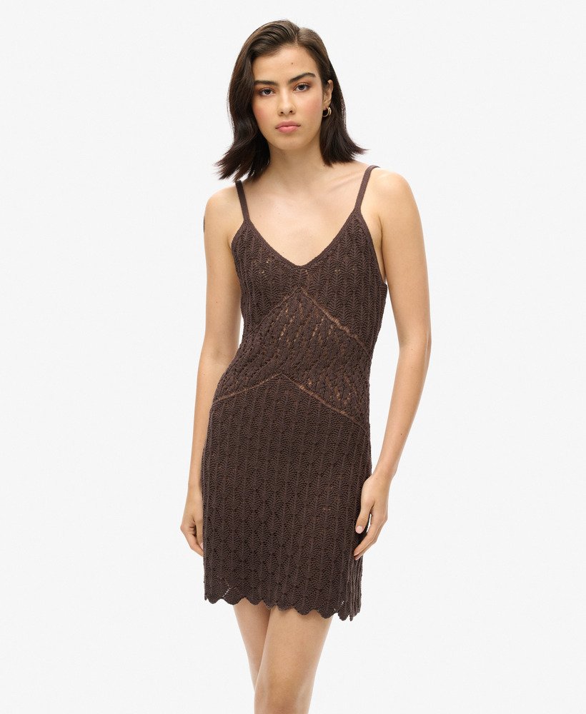 vestido curto de crochê estilo camisola na cor marrom carvalho escuro