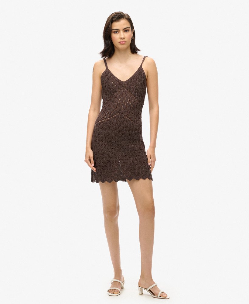 vestido curto de crochê estilo camisola na cor marrom carvalho escuro