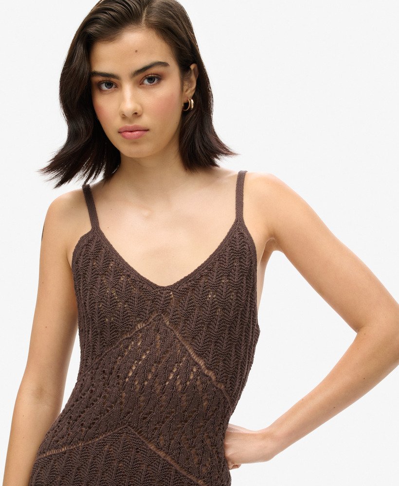 vestido curto de crochê estilo camisola na cor marrom carvalho escuro