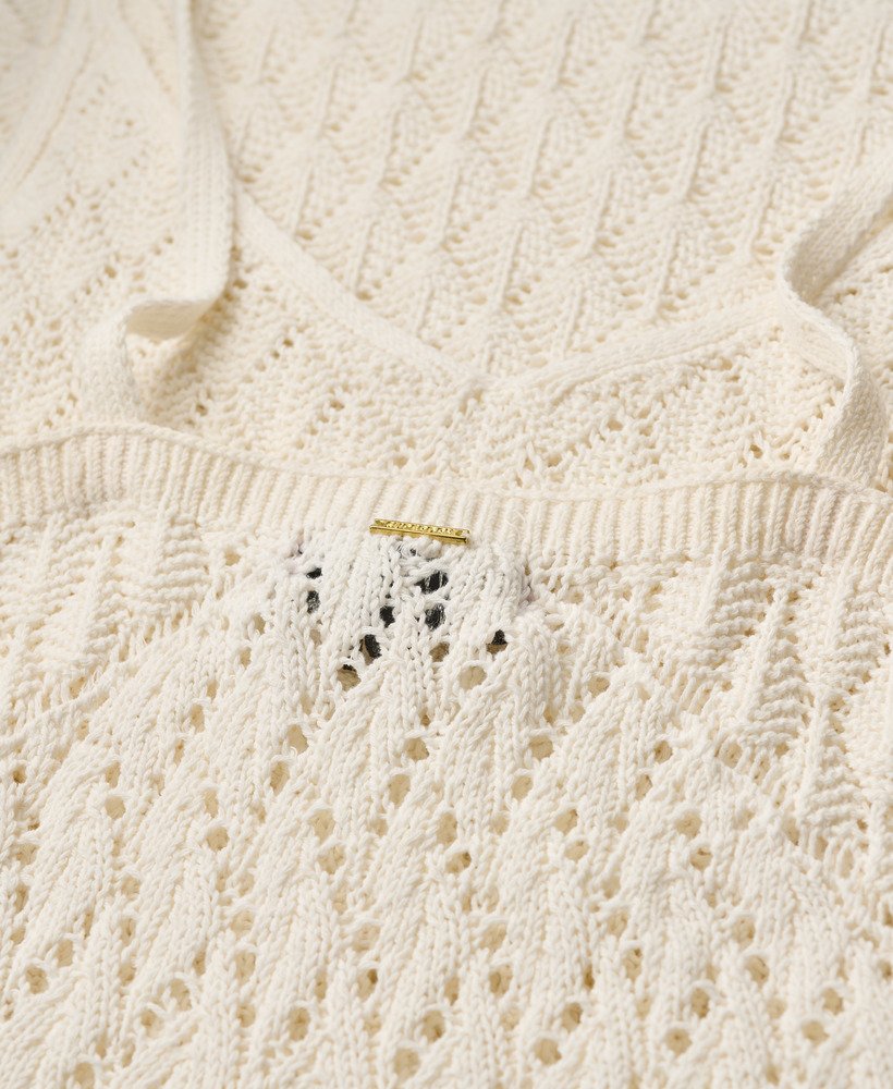 vestido curto de crochê estilo camisola na cor osso do deserto ou off white.