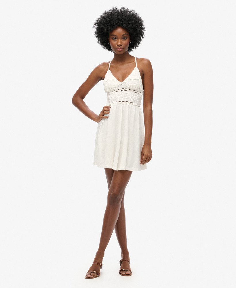 vestido curto de renda jersey na cor branco off-white.