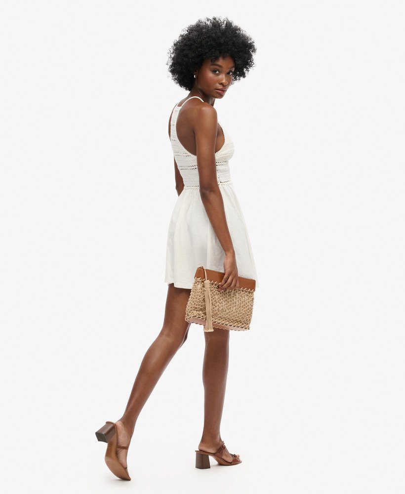 vestido curto de renda jersey na cor branco off-white.