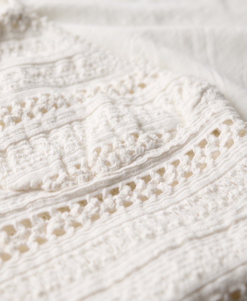 vestido curto de renda jersey na cor branco off-white.