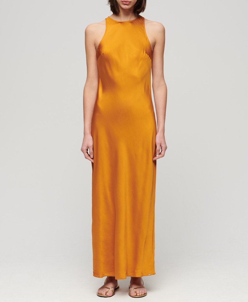 vestido midi racer de cetim na cor amarelo ocre clássico.