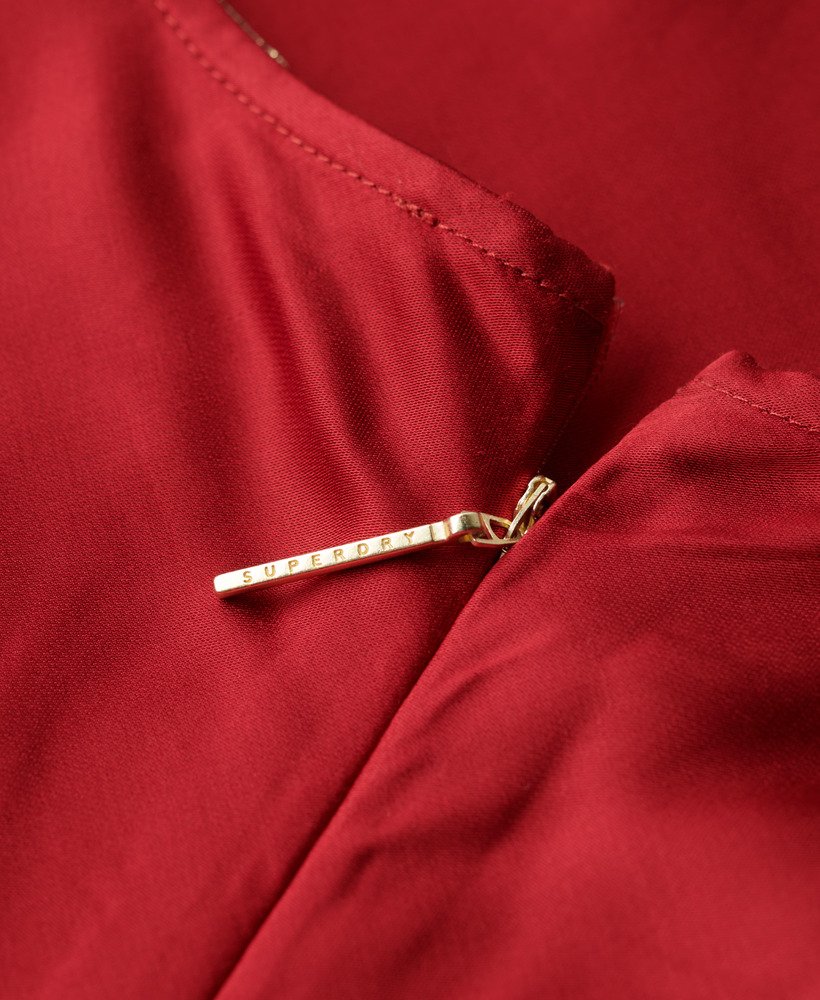 vestido midi racer de cetim na cor vermelho dália.