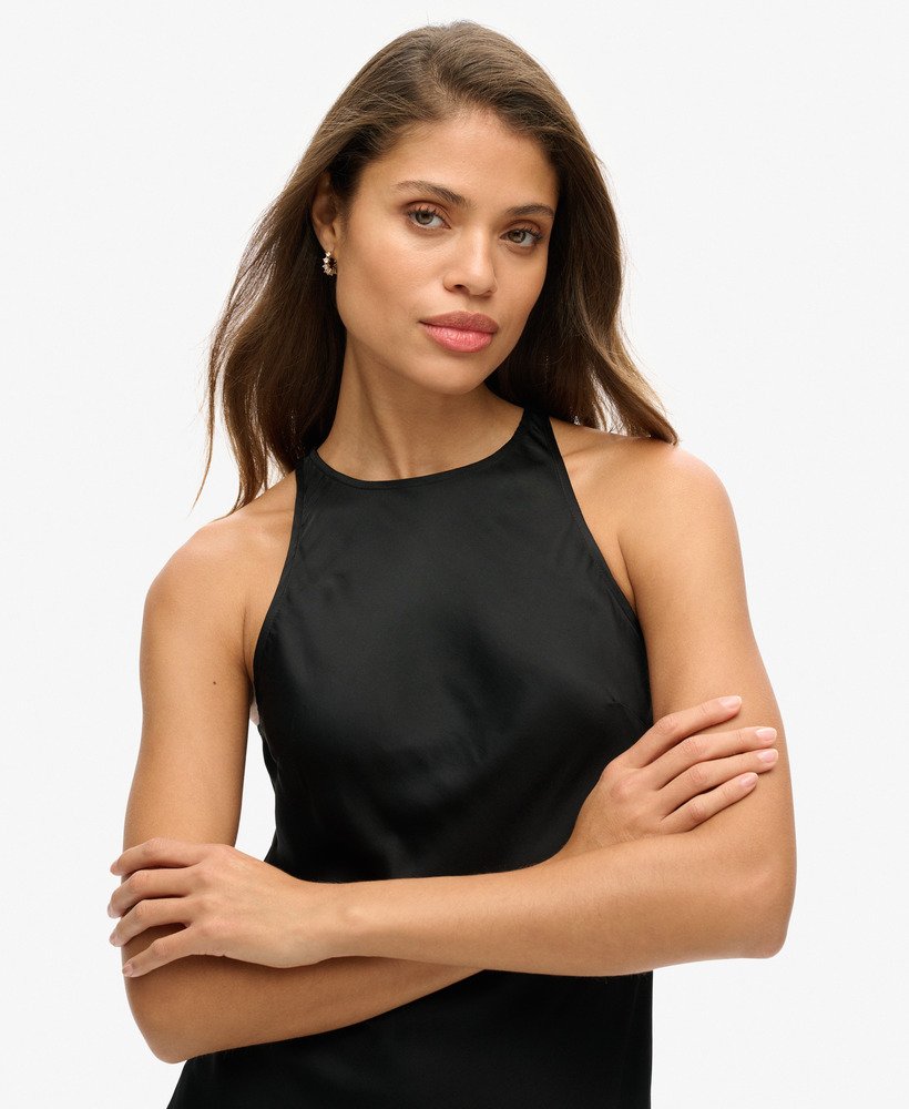 vestido curto de cetim estilo racer na cor preta.